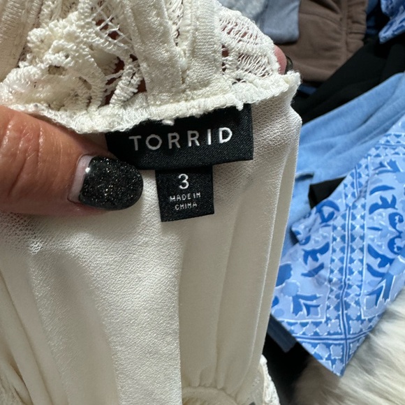 Torrid Lace Trimmed Cream Blouse, Size 3 - Picture 4 of 7